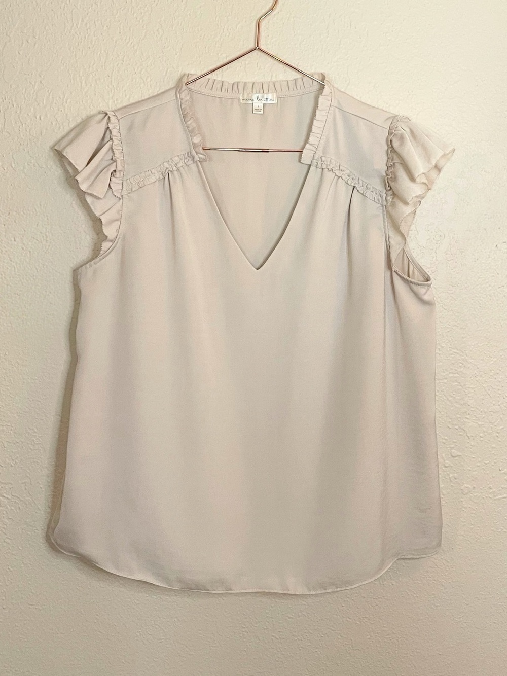 Nine Britton Ivory Ruffle Flutter Sleeve V Neck Blouse L